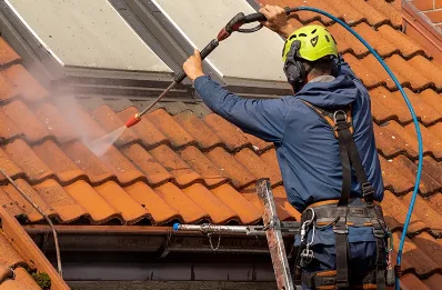 Démoussage et hydrofuge de toiture à Lumbin